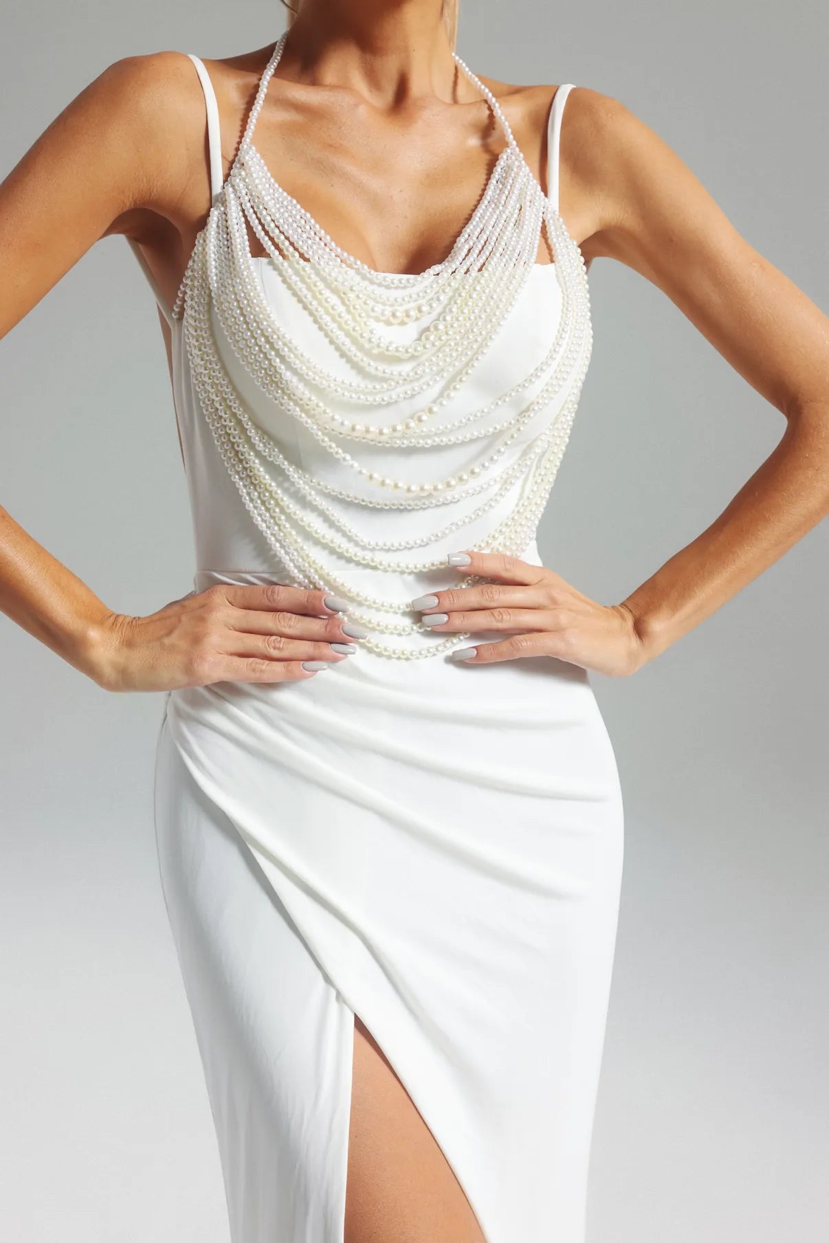Pearl, White Ruched Backless Maxi Dress Mara Blak Pearl, White Ruched Backless Maxi Dress Mara Blak