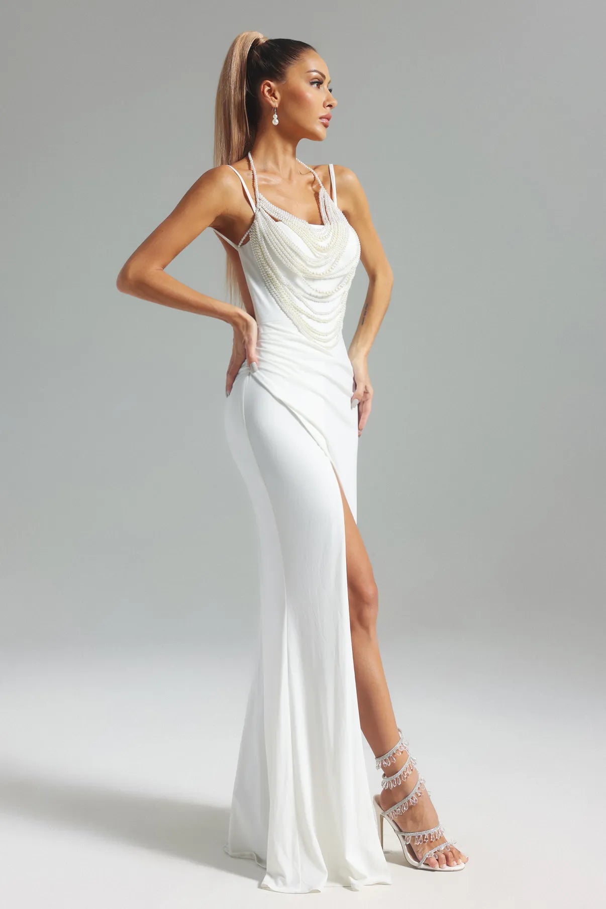 Pearl, White Ruched Backless Maxi Dress Mara Blak Pearl, White Ruched Backless Maxi Dress Mara Blak